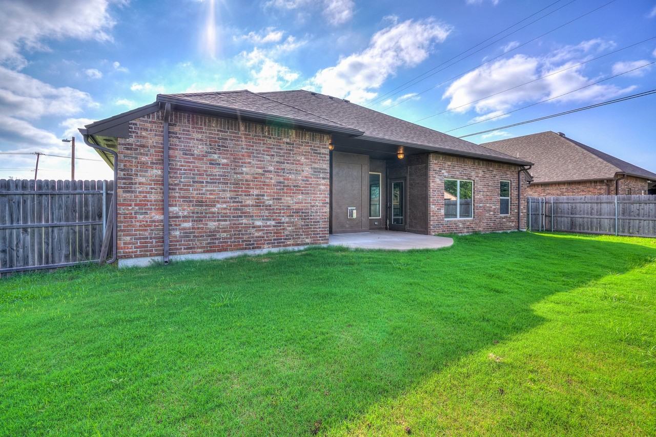 901 Ridgeway Dr - Photo 4 of 50