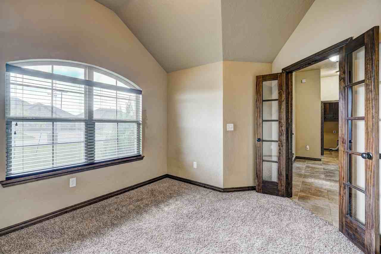 901 Ridgeway Dr - Photo 5 of 50