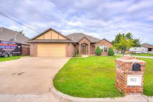 featured image of 901 Ridgeway Dr