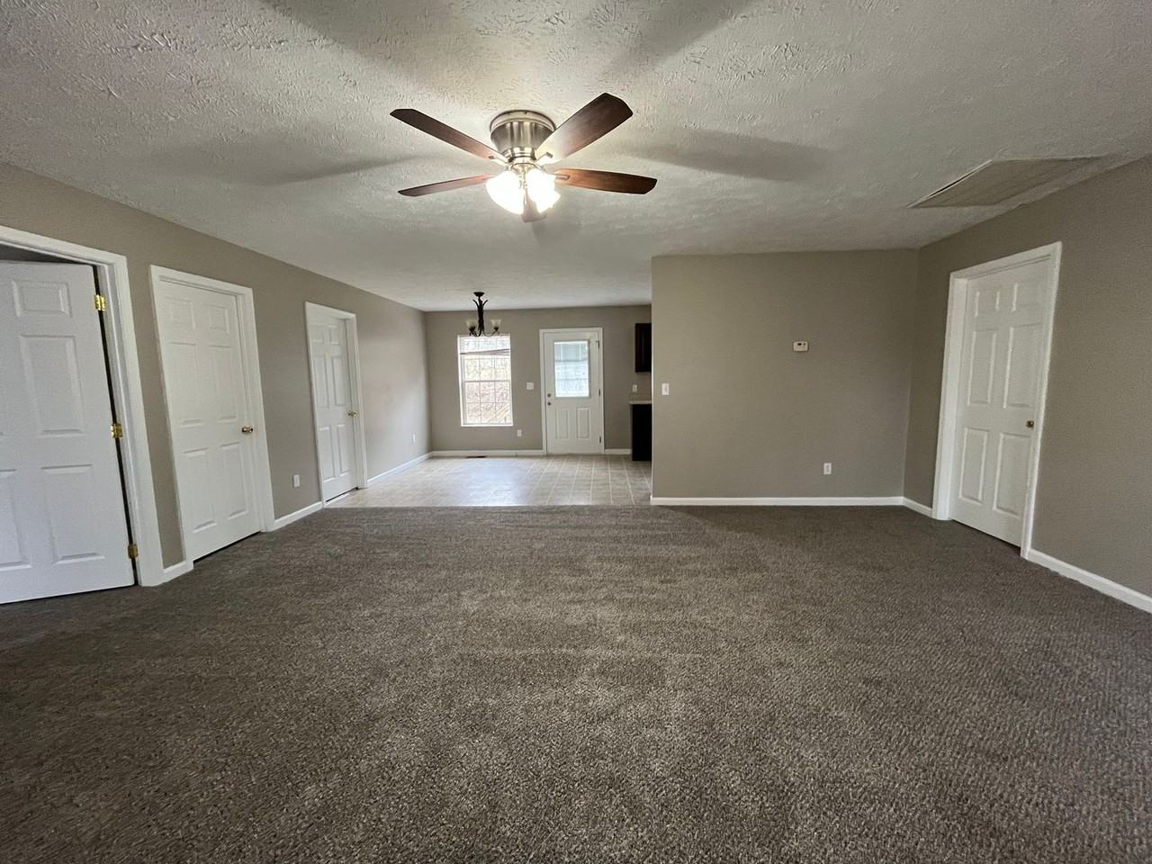 943 E Highland St - Photo 4 of 15