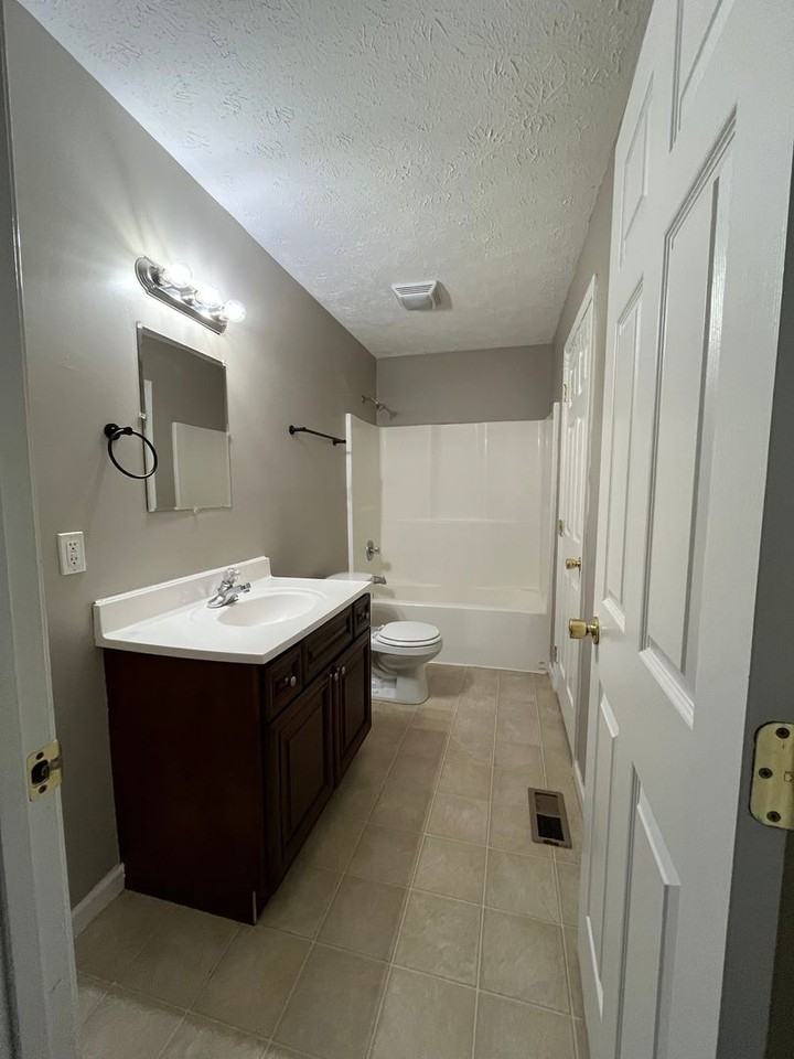 943 E Highland St - Photo 6 of 15