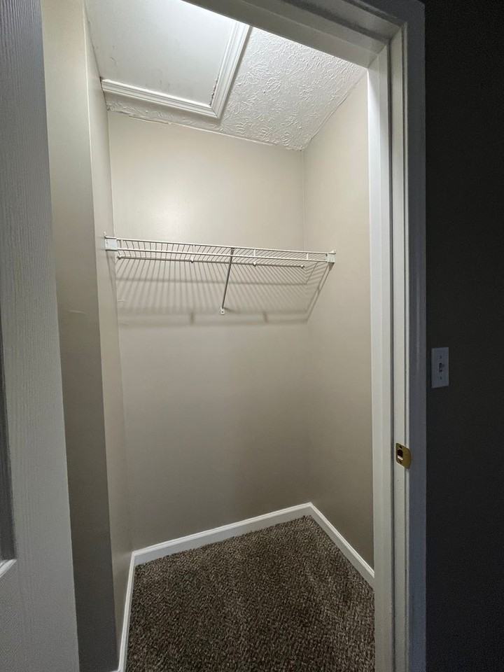 943 E Highland St - Photo 7 of 15