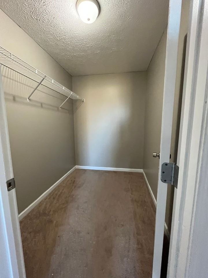 639 Privet Dr - Photo 3 of 12