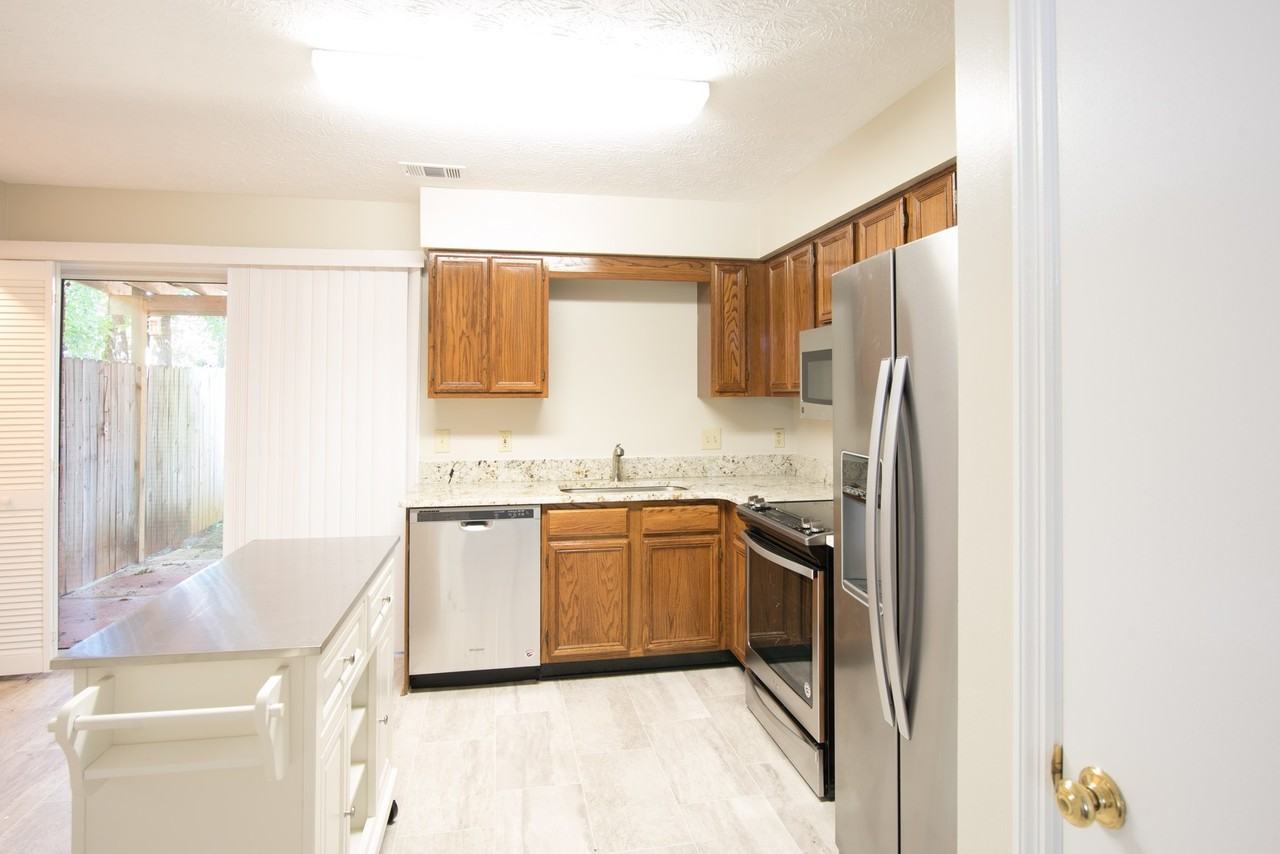 1124 Chinook St - Photo 2 of 16