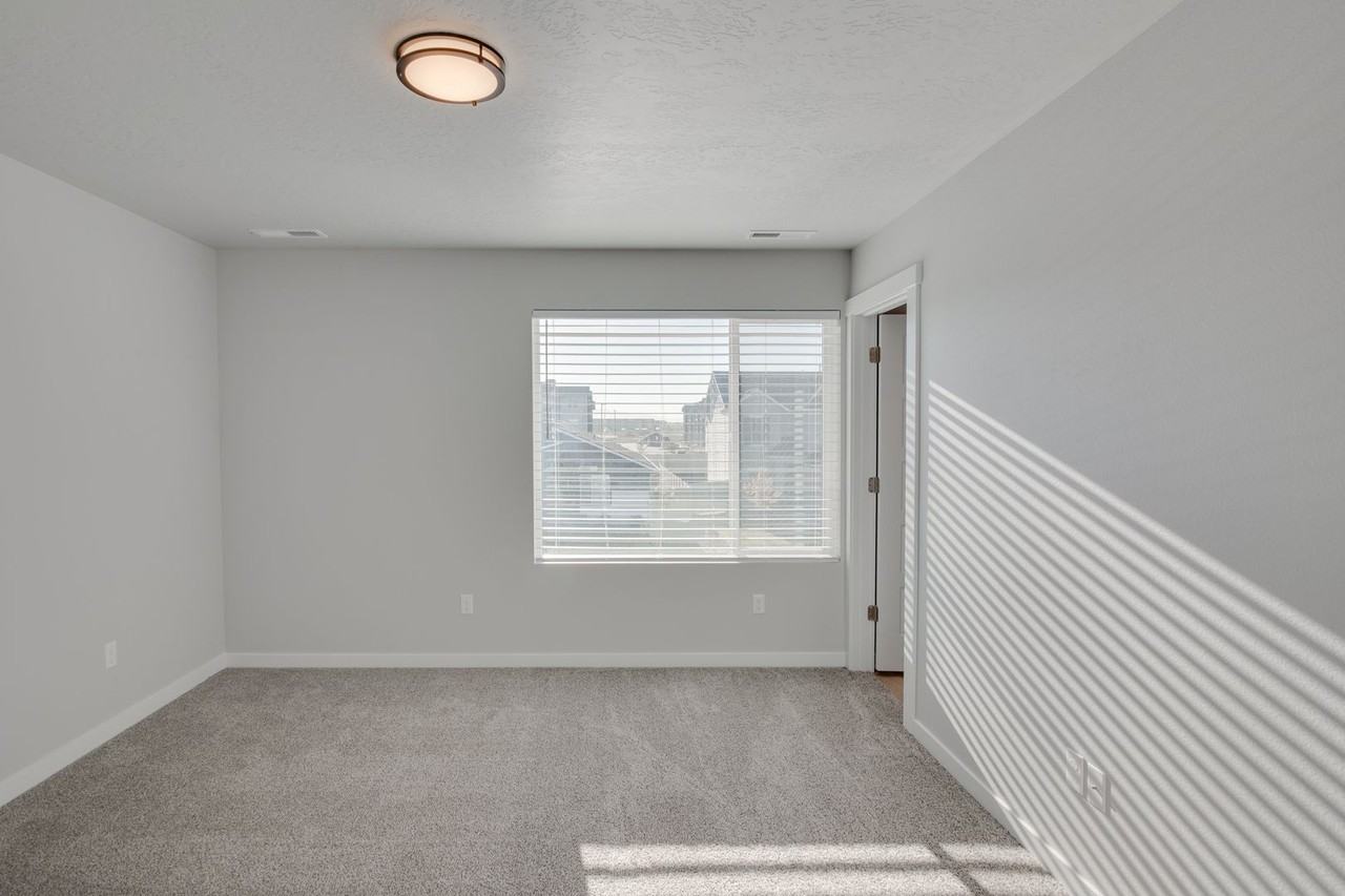 257 S Riggs Spring Ave - Photo 2 of 22