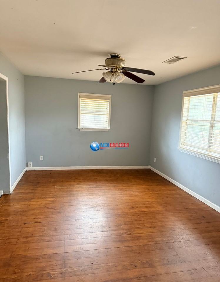 5721 Williams Rd - Photo 2 of 12