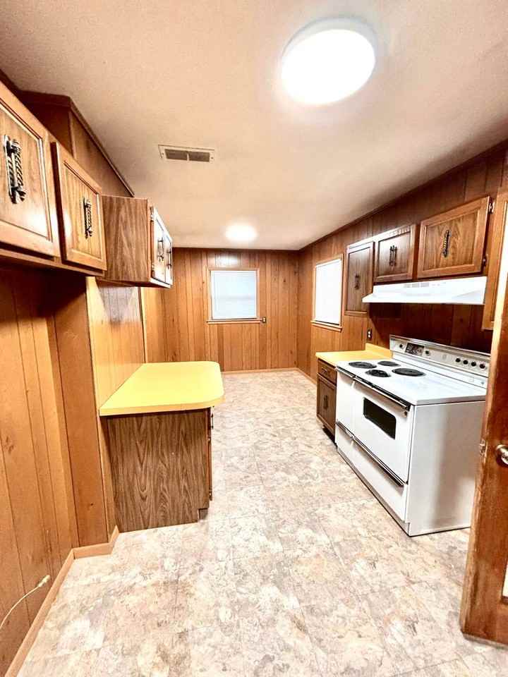 732 Crest Dr - Photo 3 of 11