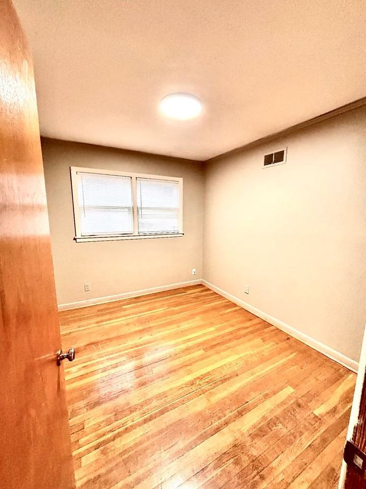 732 Crest Dr - Photo 6 of 11