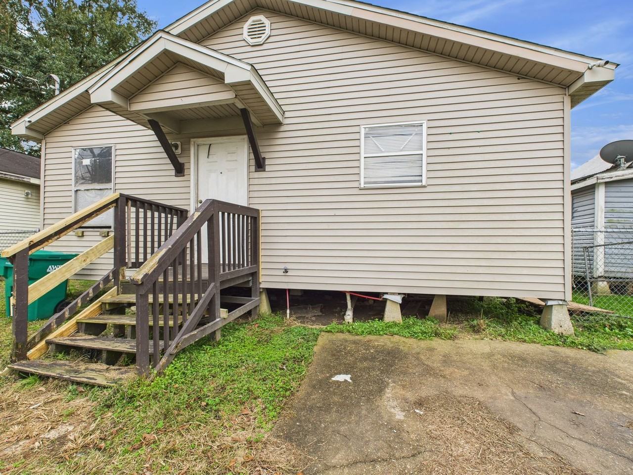 615 Walker Rd - Photo 2 of 18