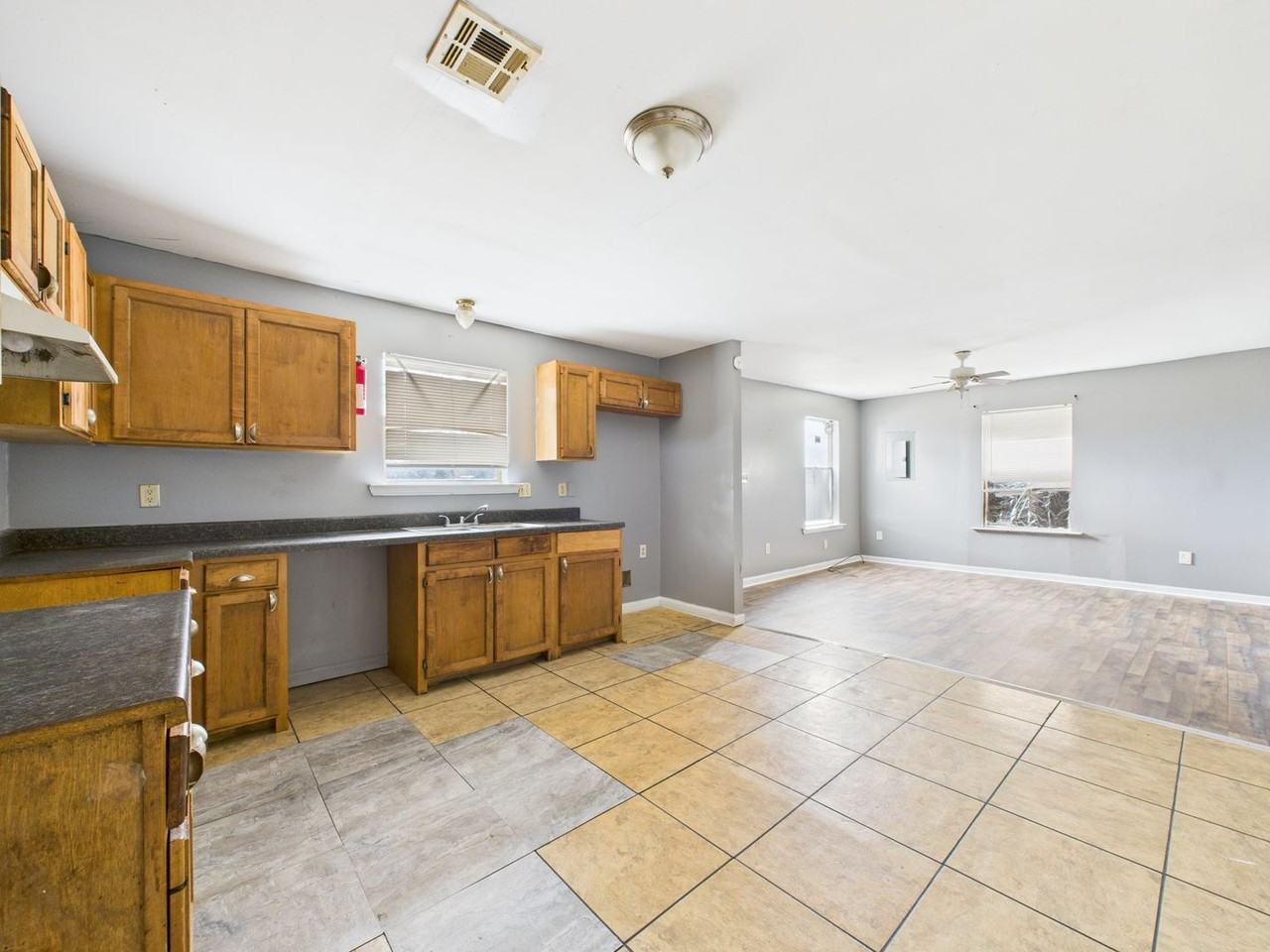 615 Walker Rd - Photo 7 of 18