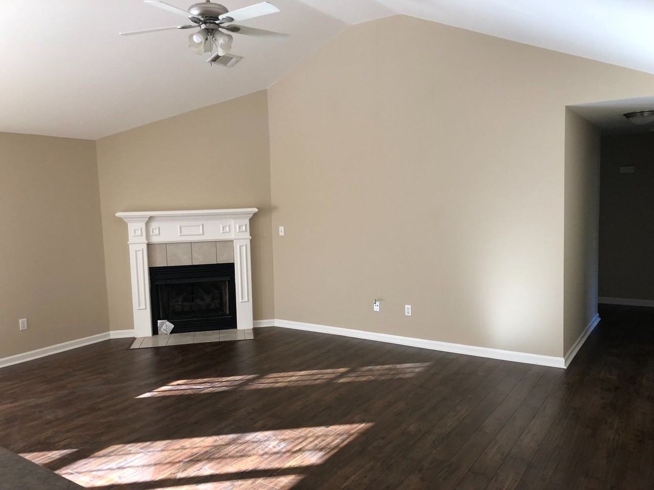 327 Autumn Dr - Photo 3 of 18