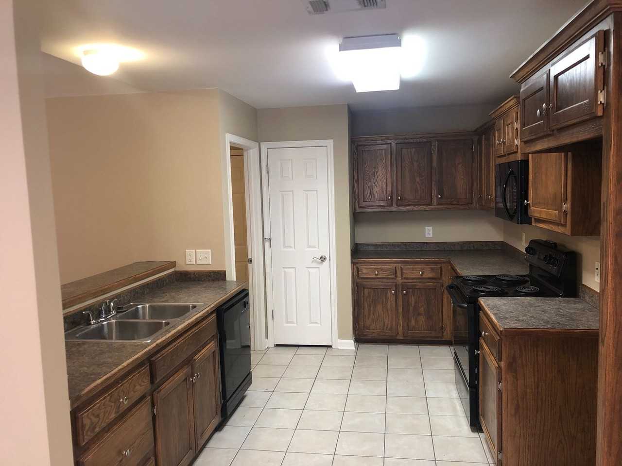 327 Autumn Dr - Photo 4 of 18