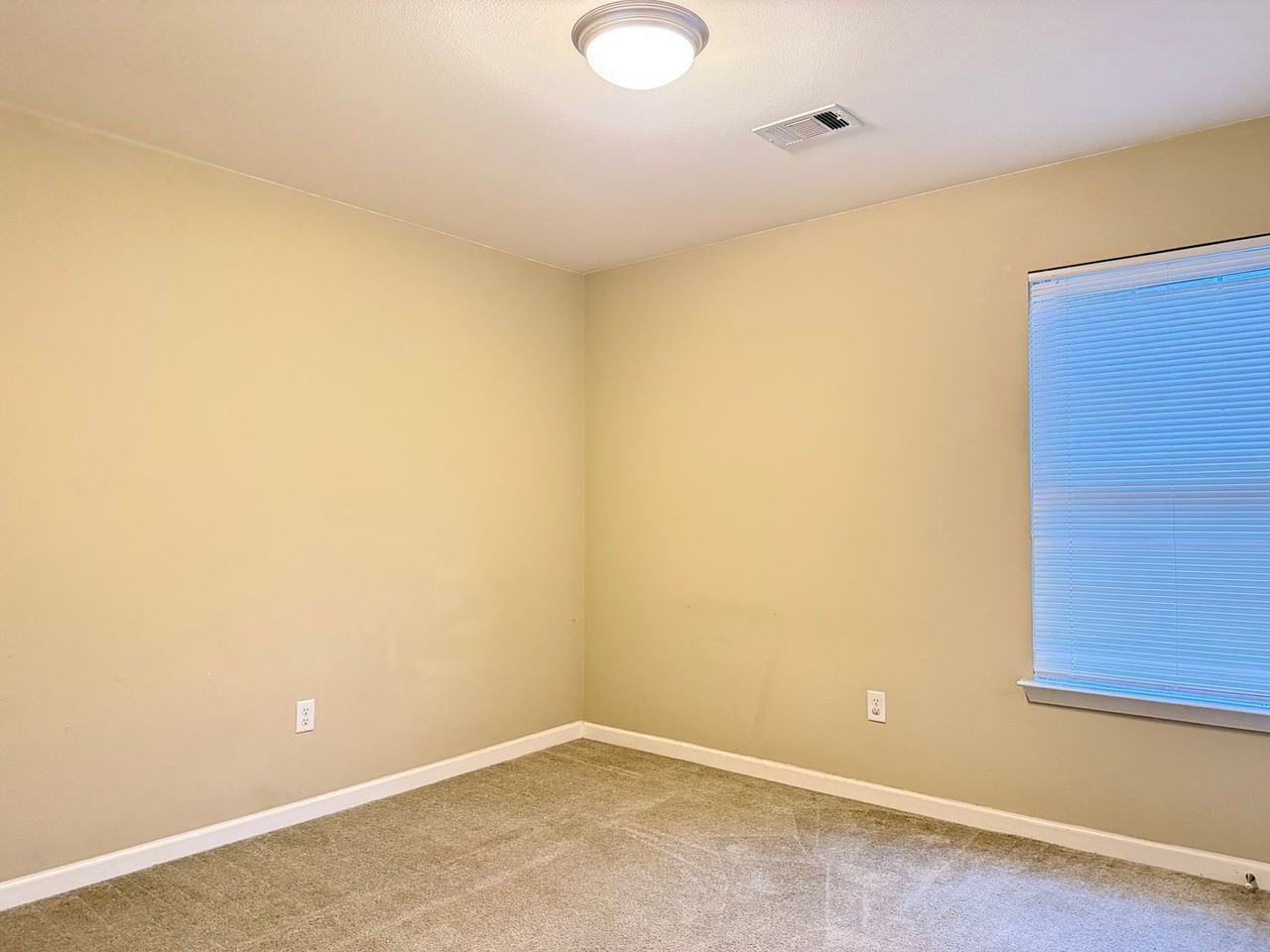 327 Autumn Dr - Photo 7 of 18