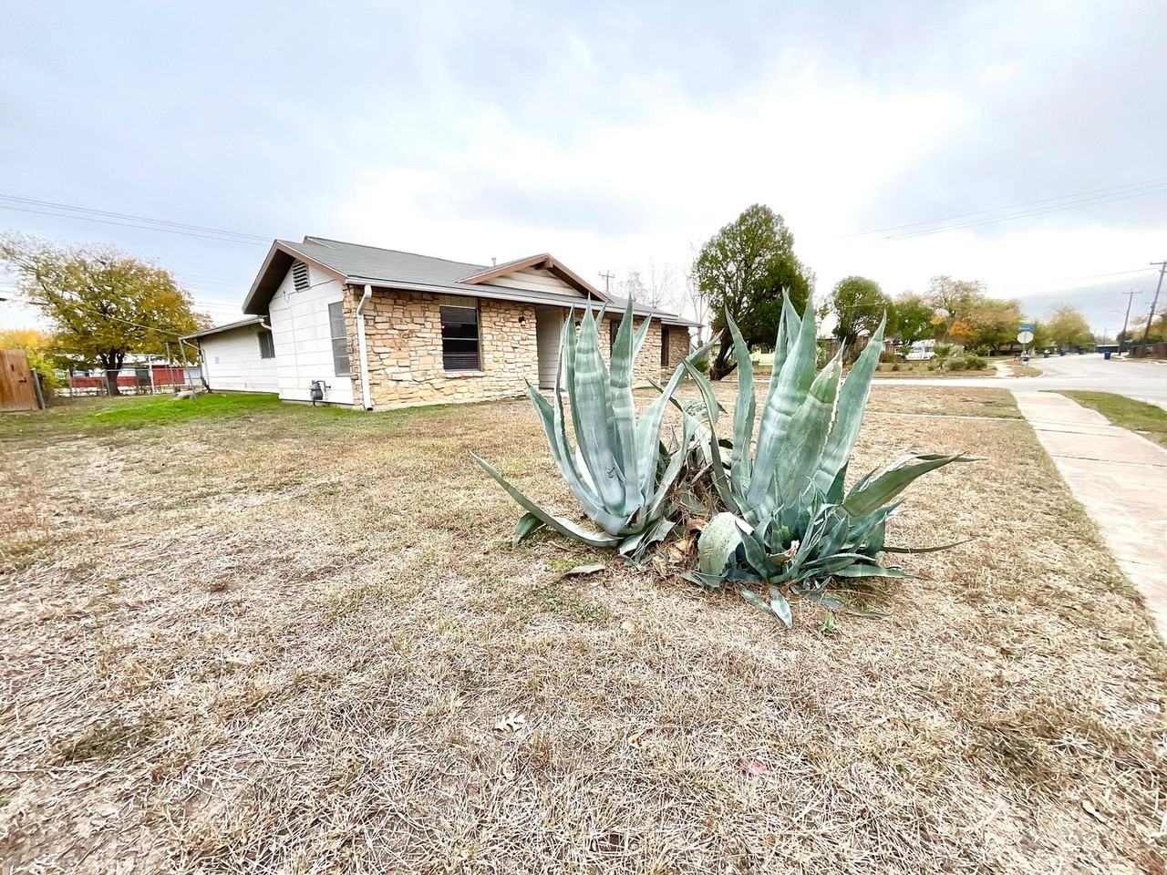 1714 Westmar St - Photo 2 of 42