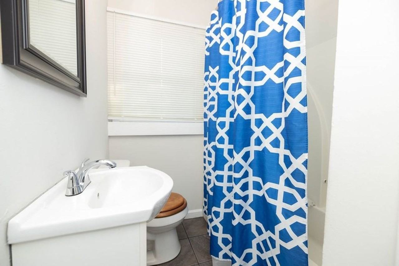 306 47th St - Photo 2 of 8