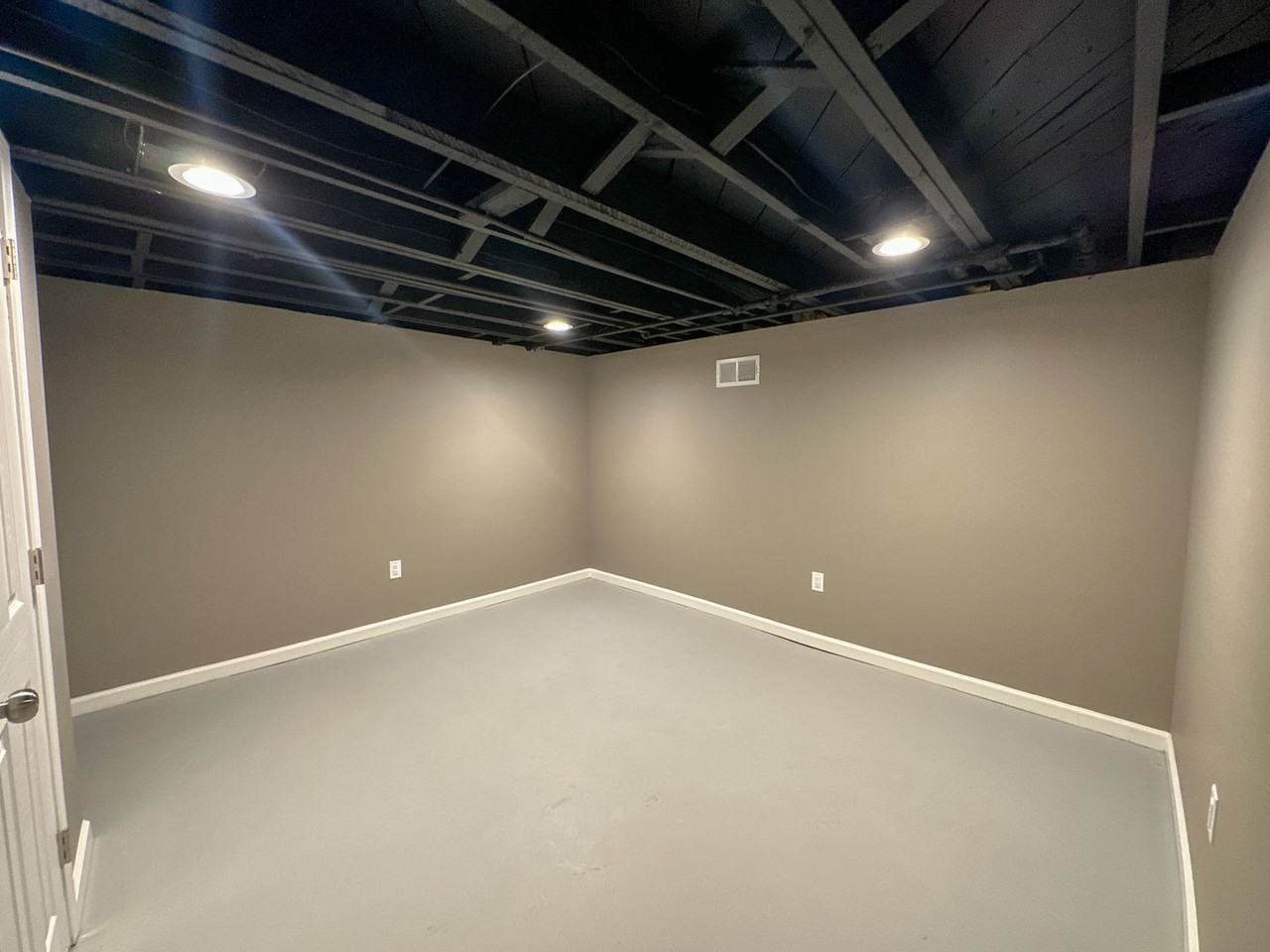 4451 N 44th St - Photo 3 of 11