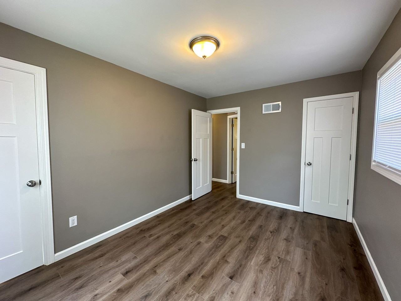 4451 N 44th St - Photo 6 of 11