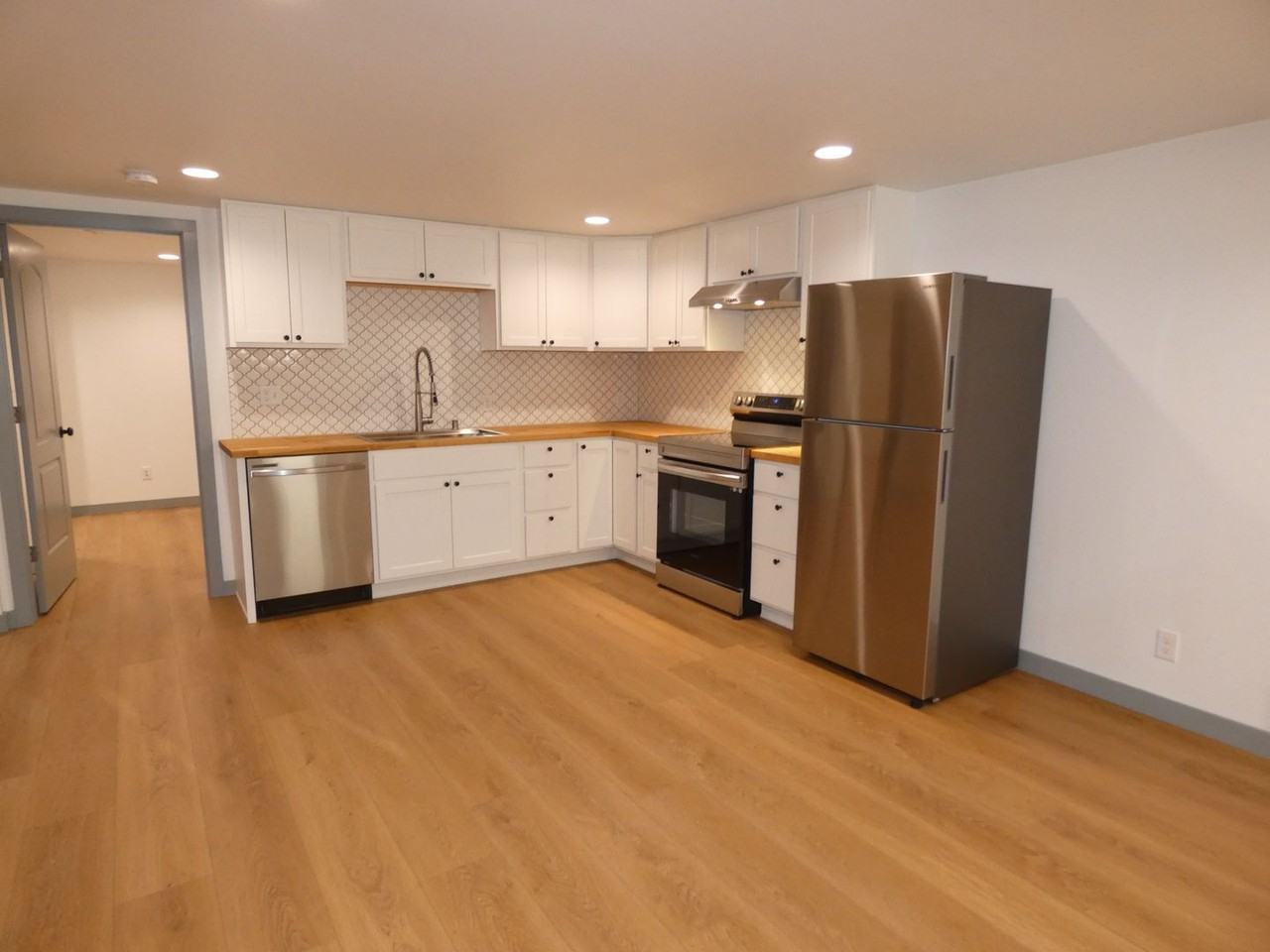 319 E 6th St Unit B - Photo 7 of 20