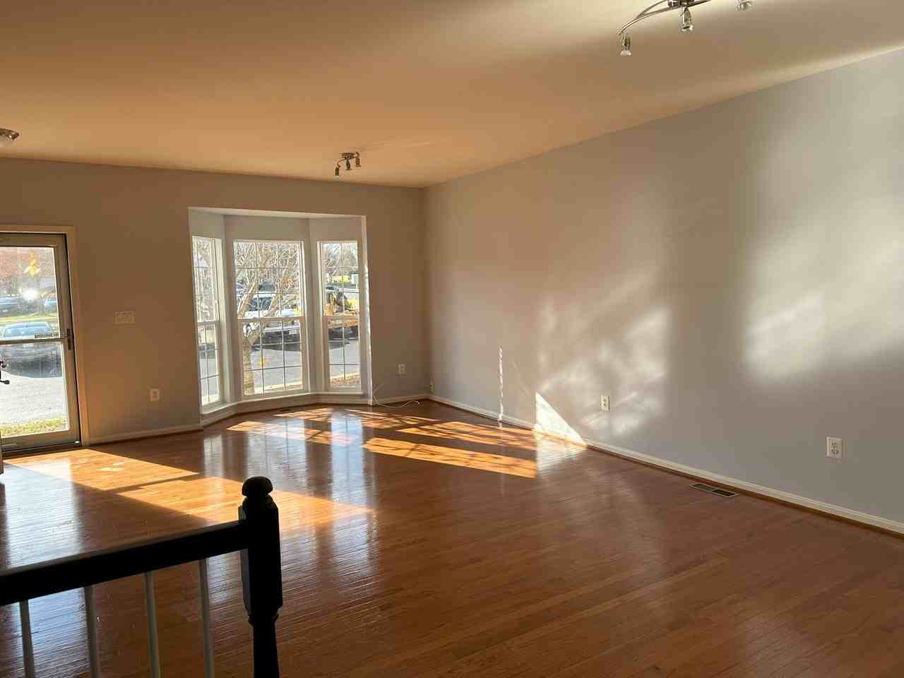 153 Oxbow Dr - Photo 2 of 9