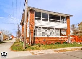 featured image of 204 W Houston St