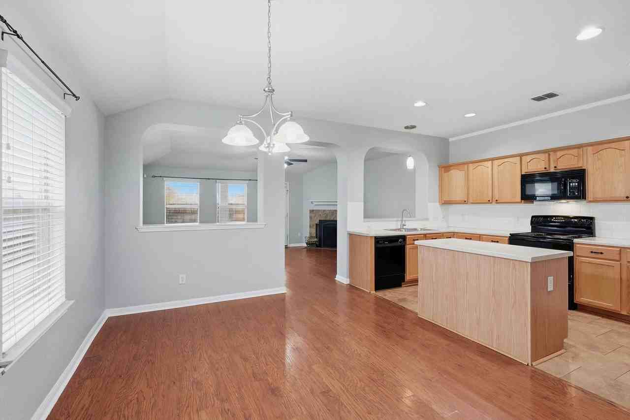 8907 Colt Blf - Photo 6 of 29