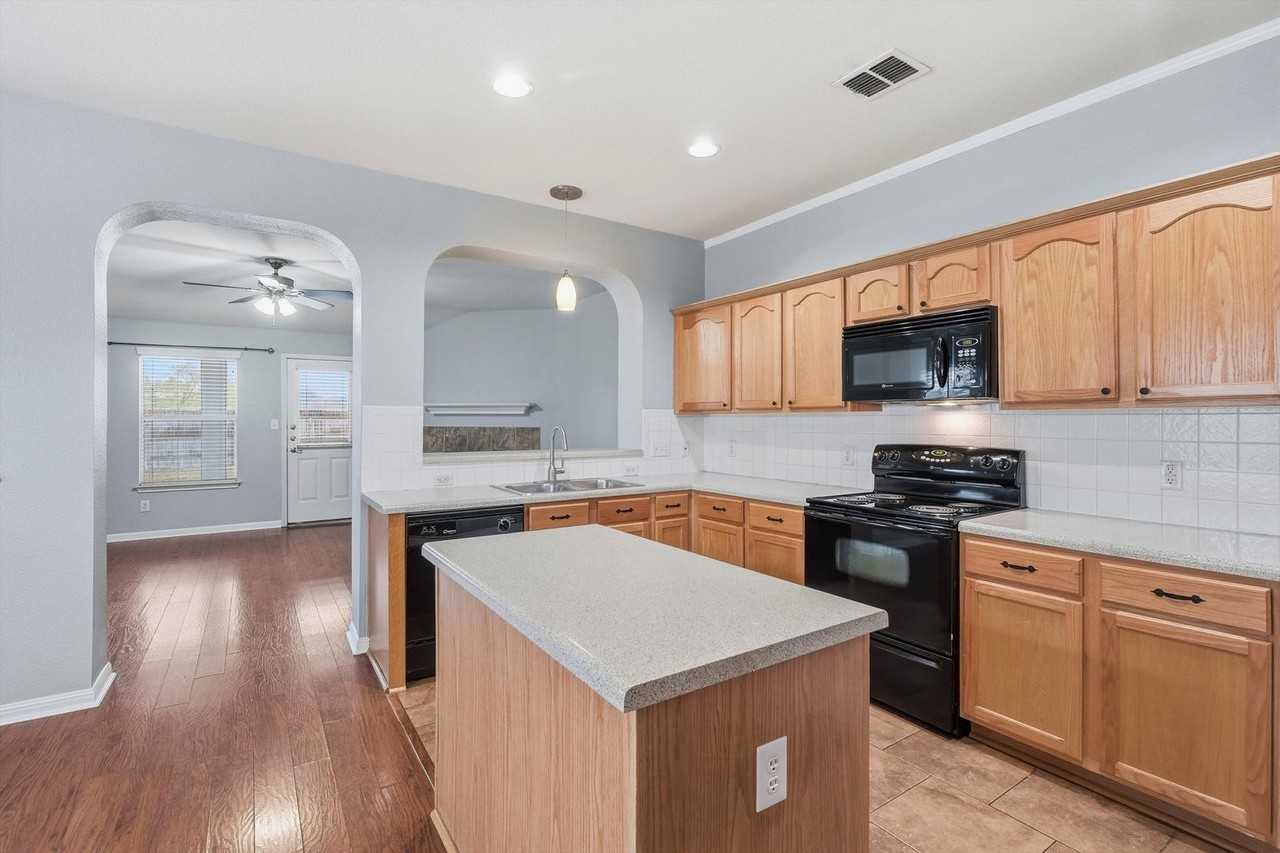 8907 Colt Blf - Photo 7 of 29