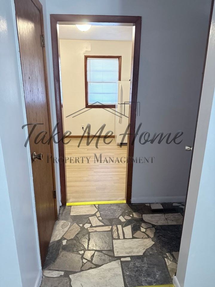 526 N Lone Pine Ave #C - Photo 2 of 12