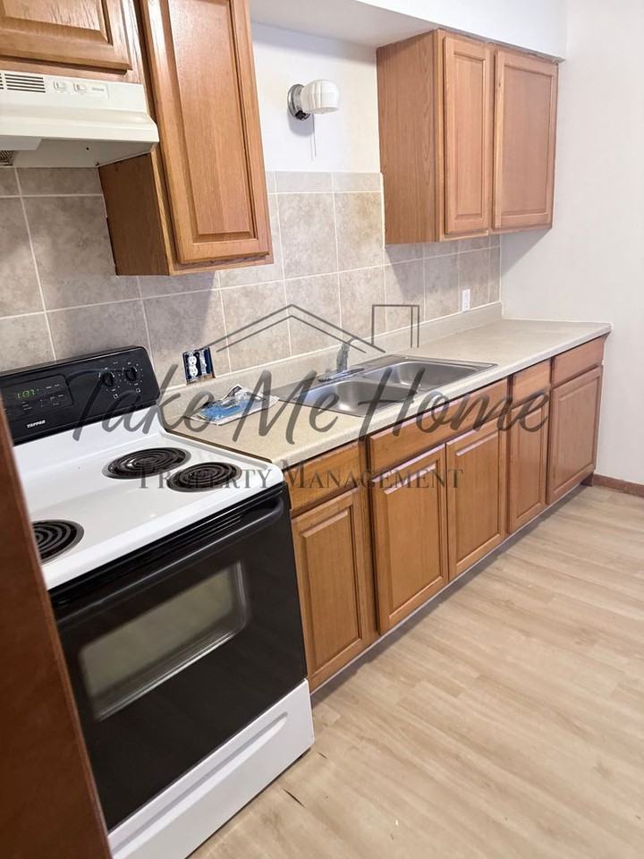 526 N Lone Pine Ave #C - Photo 4 of 12