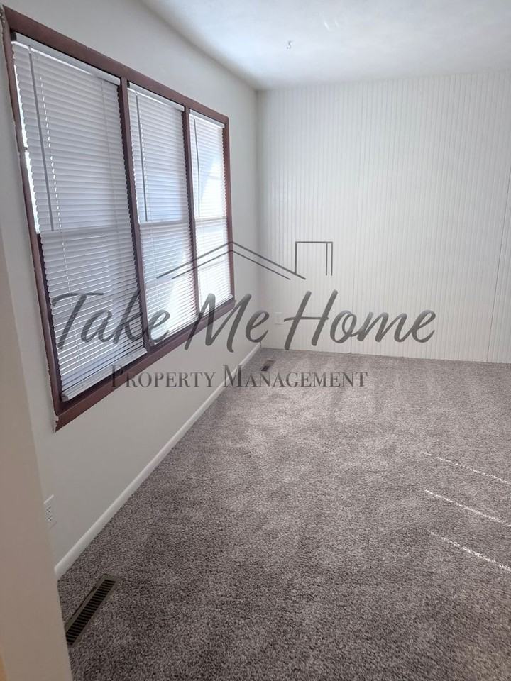 526 N Lone Pine Ave #C - Photo 6 of 12