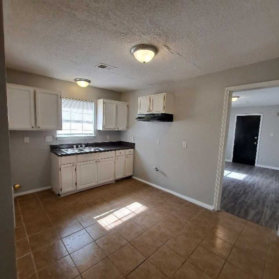 2717 Carnes Ave - Photo 4 of 10