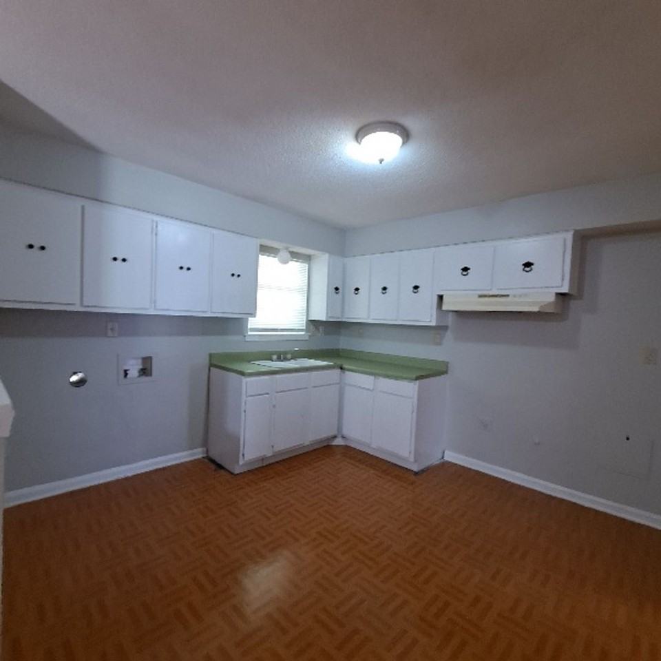 3286 Sandy Springs Dr - Photo 4 of 10