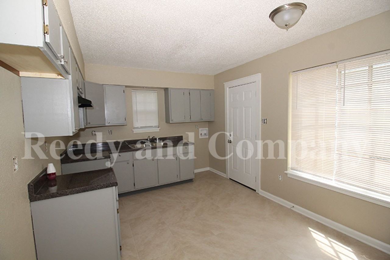 4780 Hillbrook Rd - Photo 7 of 21