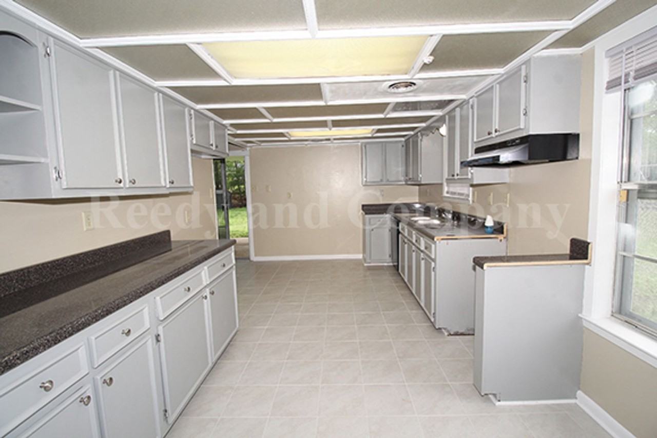 5130 Queen Elizabeth Fwy - Photo 3 of 24