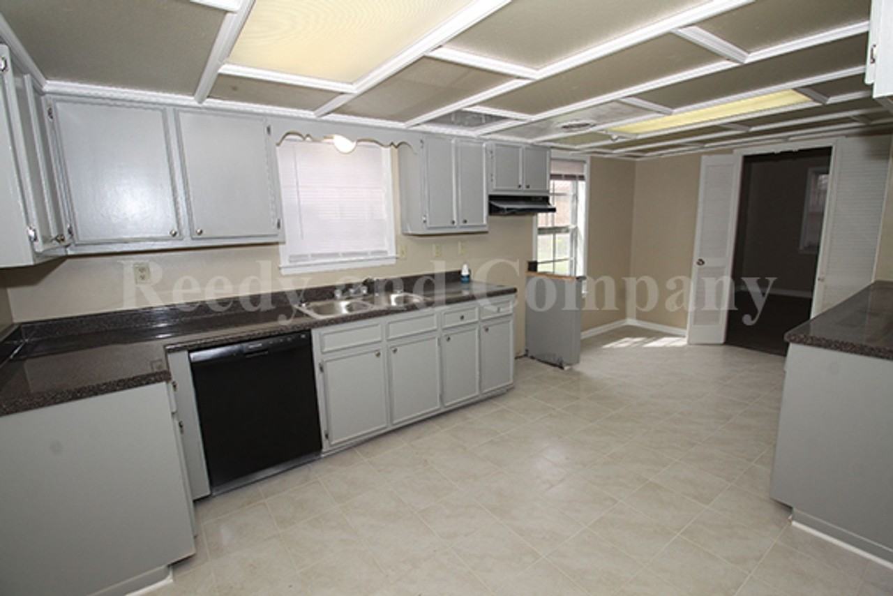 5130 Queen Elizabeth Fwy - Photo 5 of 24