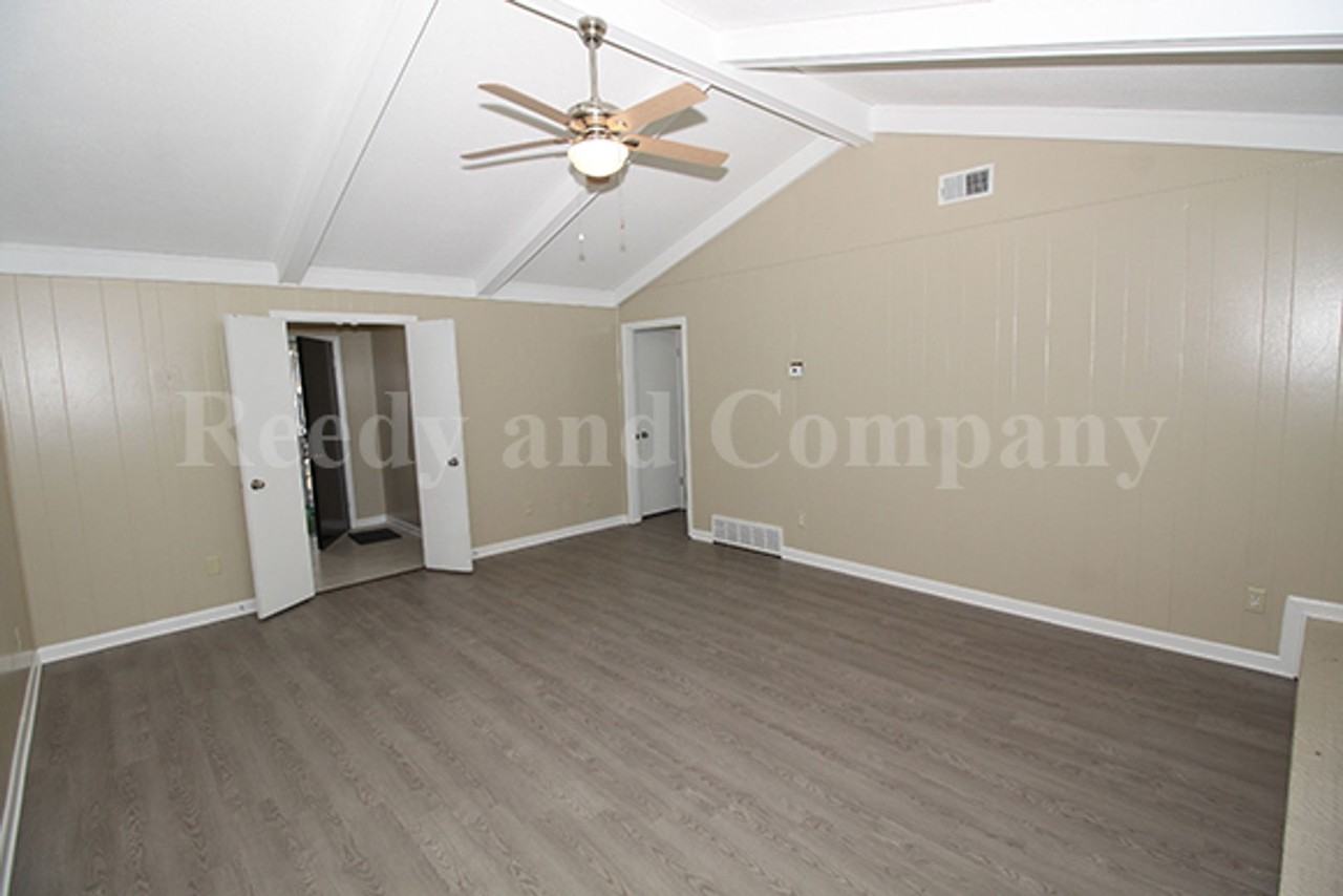 5130 Queen Elizabeth Fwy - Photo 7 of 24