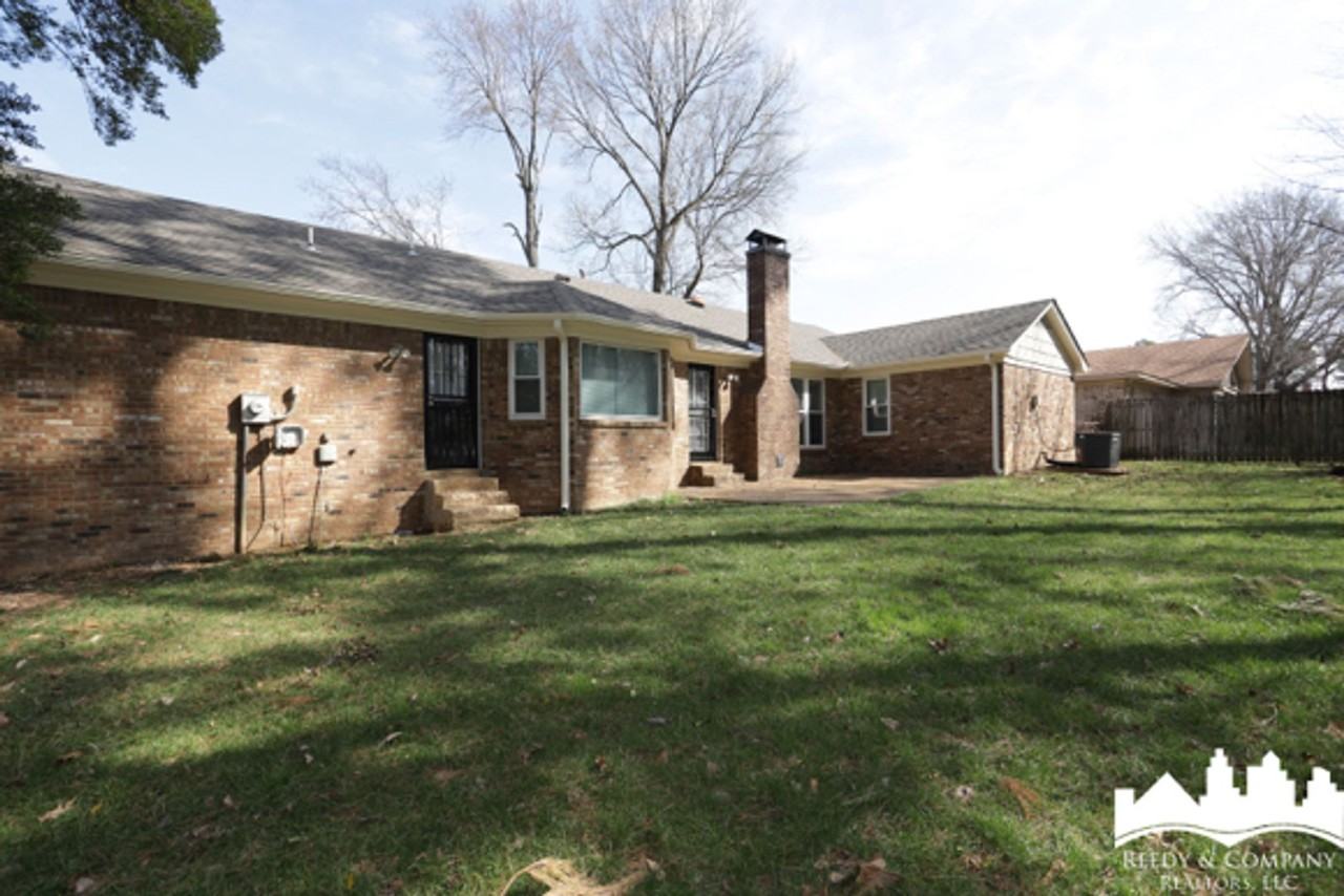 5853 Fox Lair Ave - Photo 4 of 22