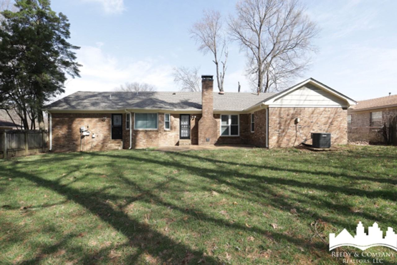 5853 Fox Lair Ave - Photo 5 of 22