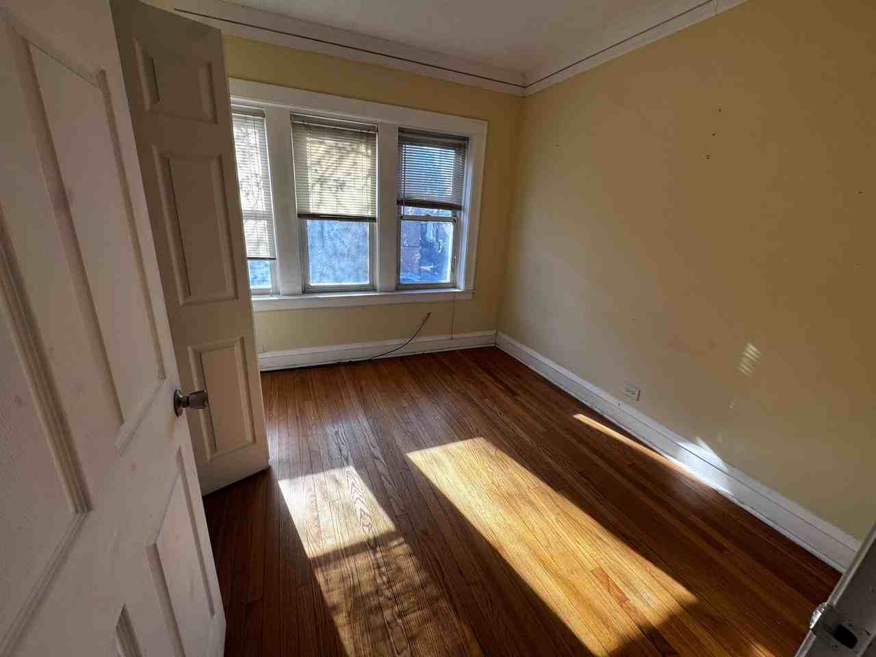 2700 N Laramie Ave - Photo 5 of 9