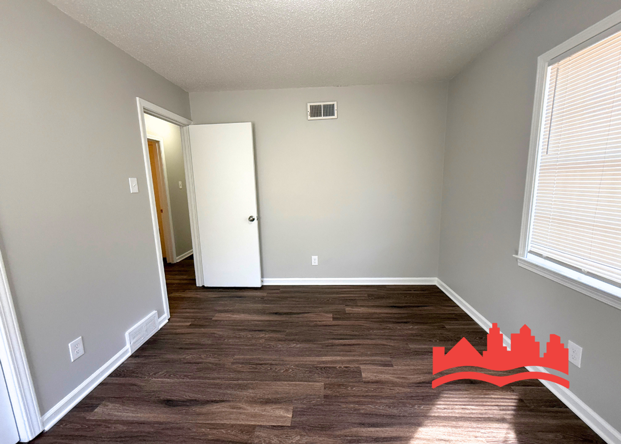 2567 Thackery Dr - Photo 4 of 21