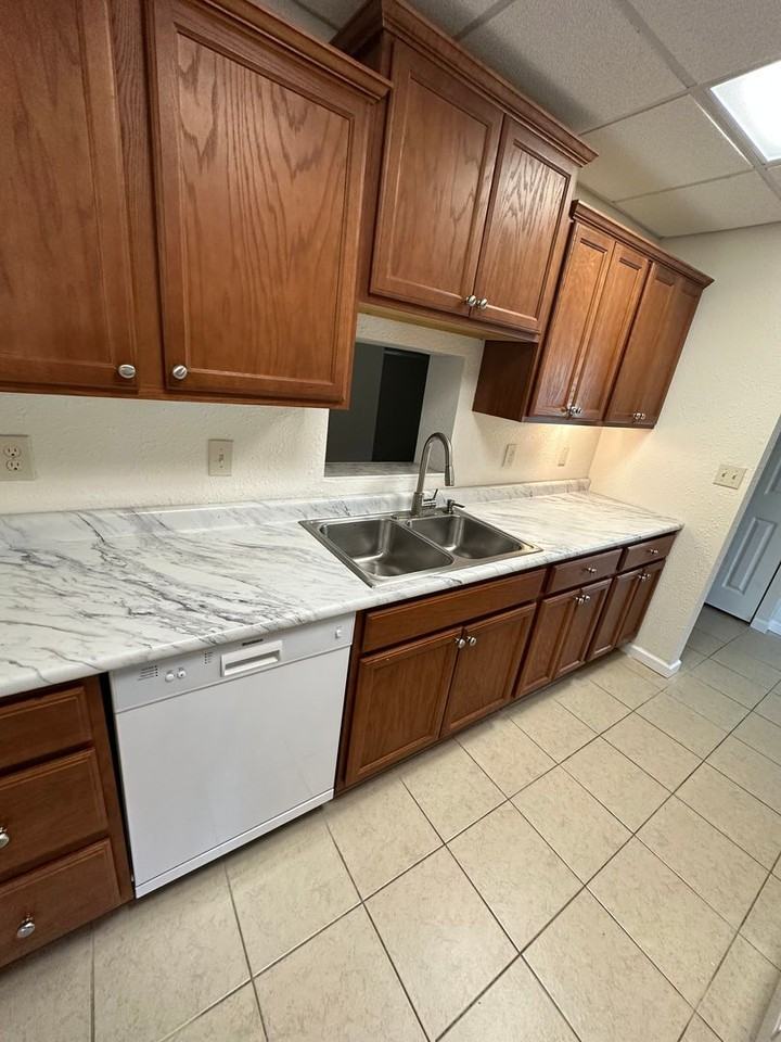 811 W Springfield - Photo 3 of 8