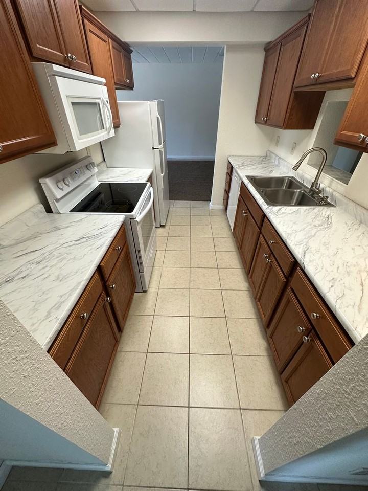 811 W Springfield - Photo 4 of 8