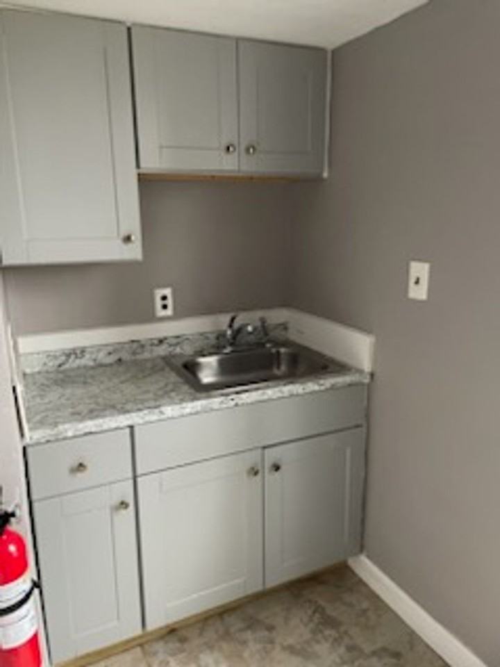 304 W Eureka St - Photo 4 of 6