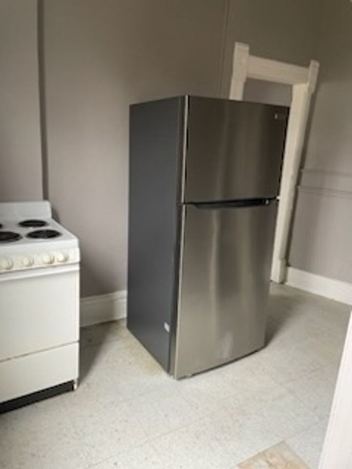 304 W Eureka St - Photo 5 of 6