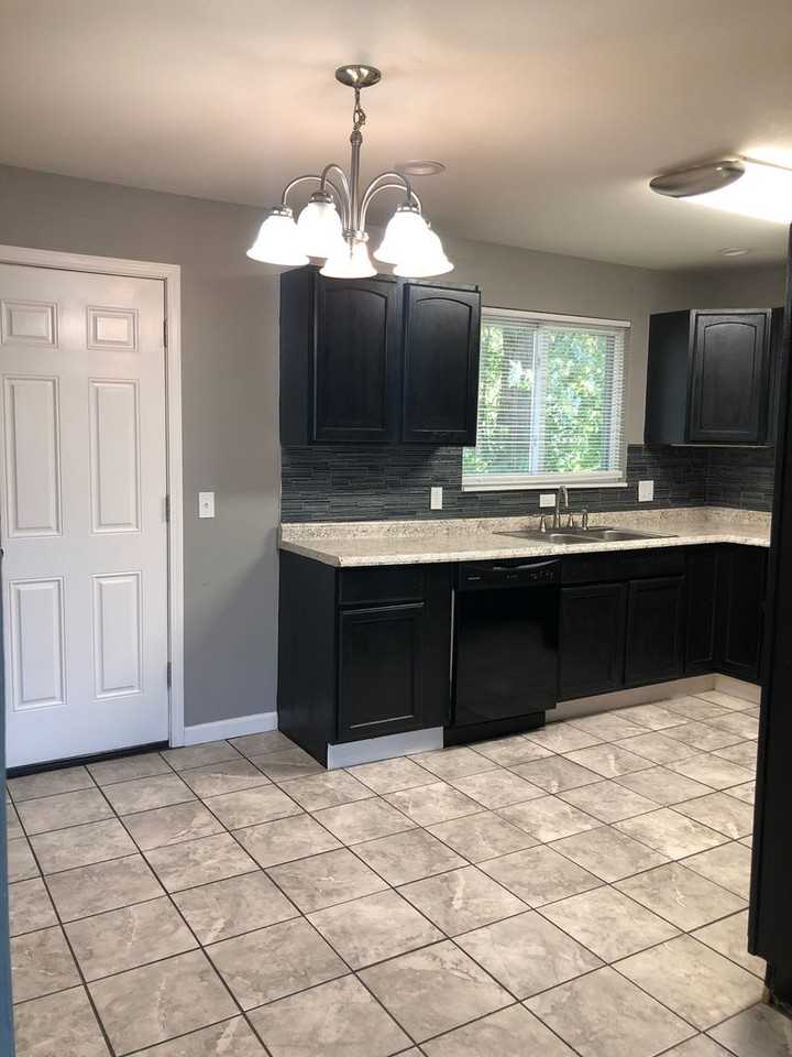 1130 Ramport Dr - Photo 5 of 15