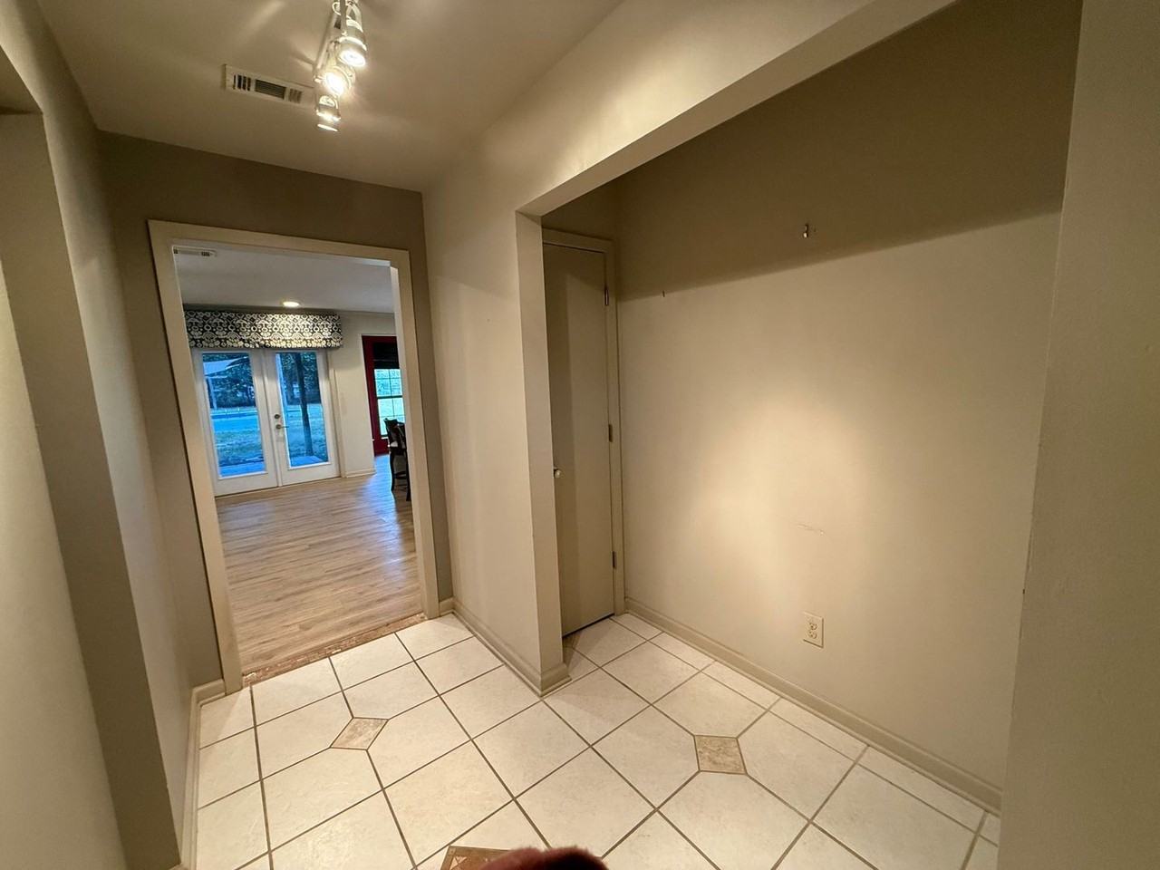 2134 Hollyhill Rd - Photo 3 of 30