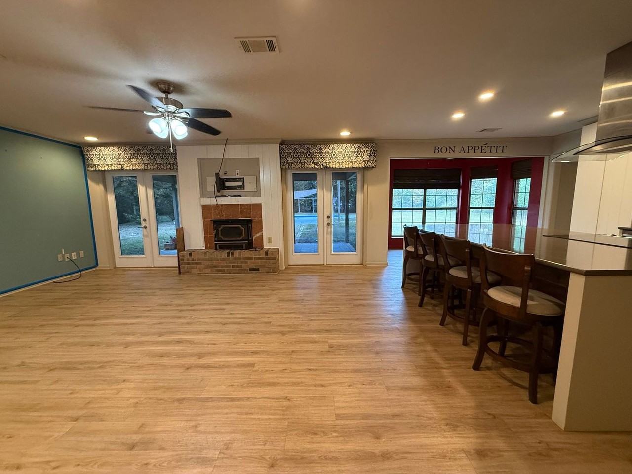 2134 Hollyhill Rd - Photo 4 of 30