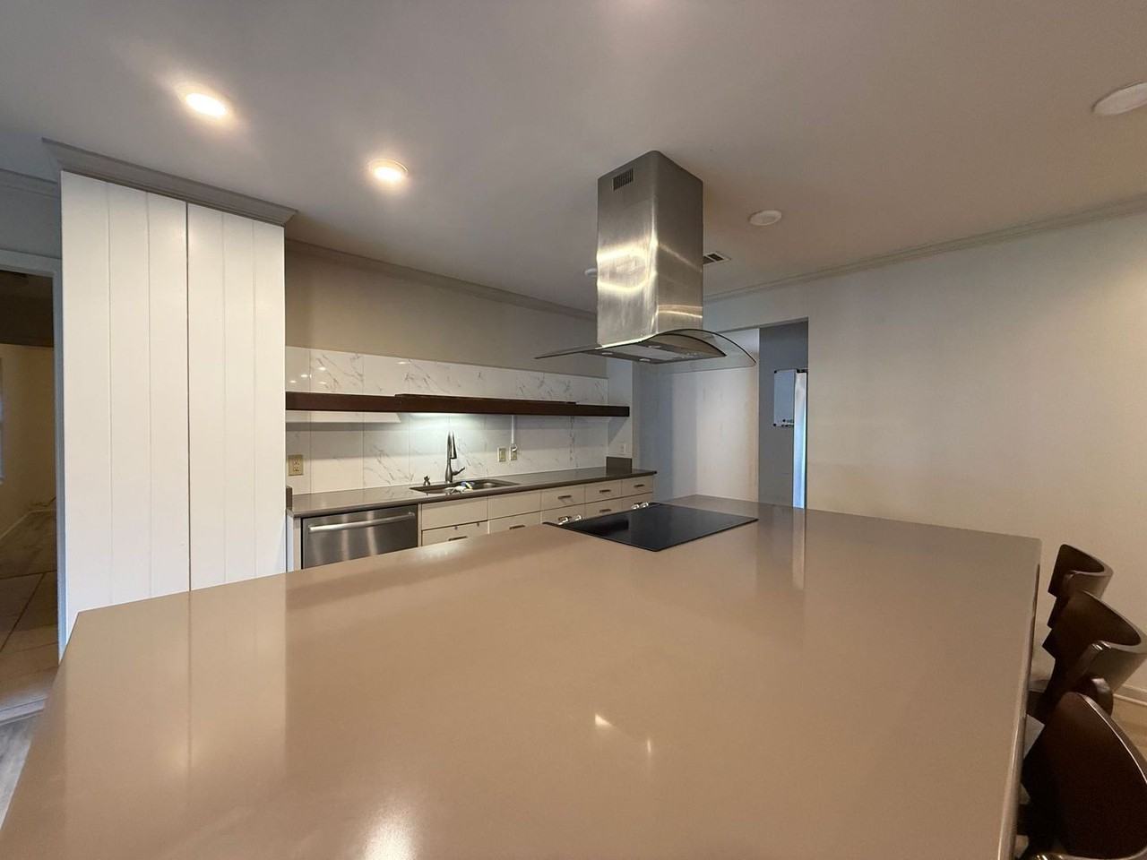 2134 Hollyhill Rd - Photo 6 of 30