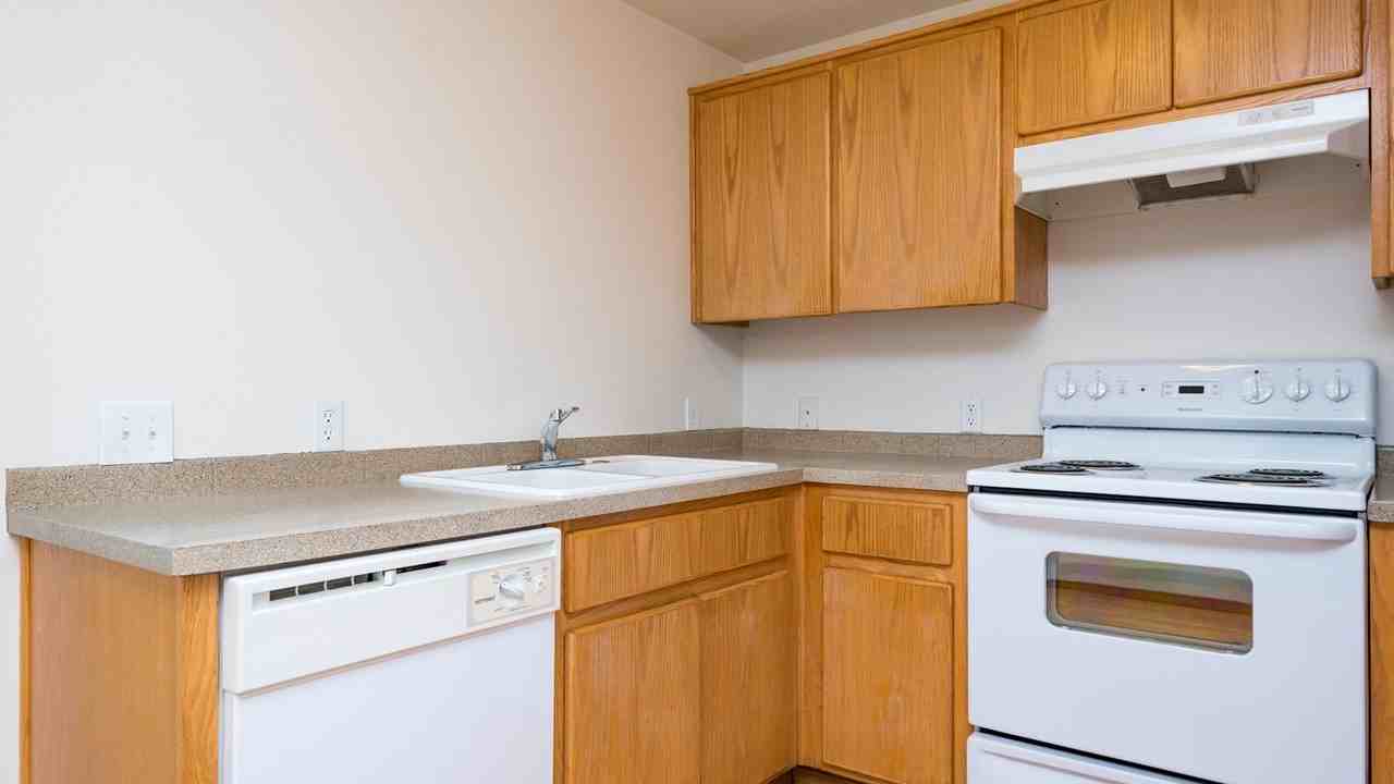 Davis Street Apartments - Photo 3 of 20