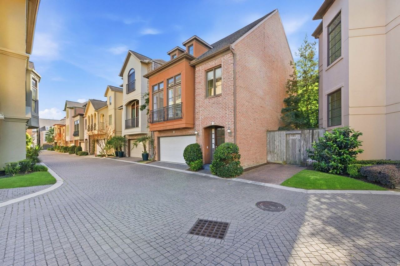 9295 Buffalo Speedway - Photo 2 of 35