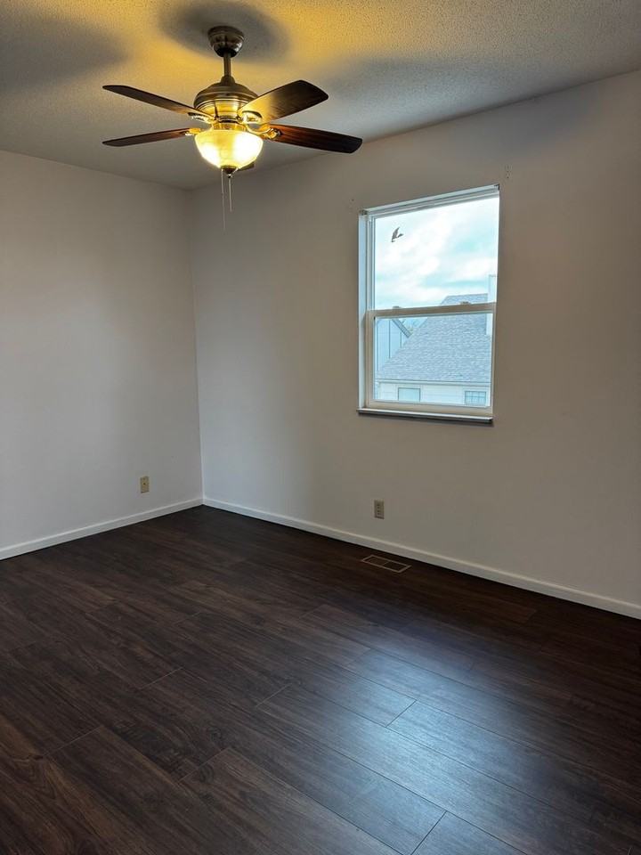 3250 N Longfellow Ct - Photo 7 of 12